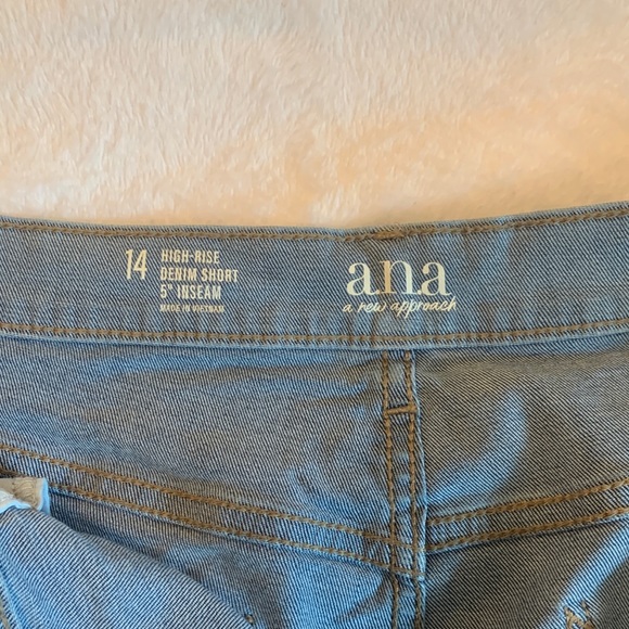 A.N.A. High Rise Denim Shorts - Picture 3 of 4